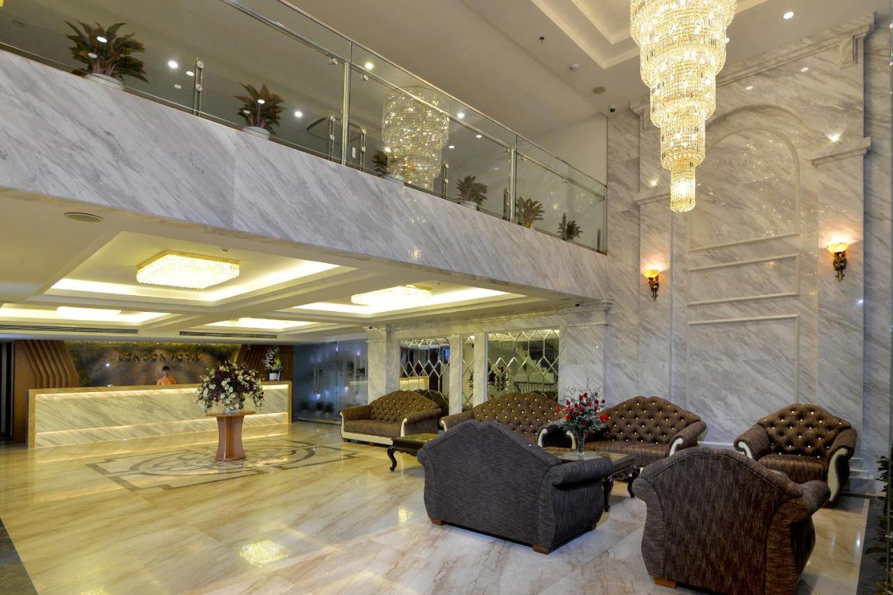 Khu vực ghế ngồi tại London Hanoi Hotel