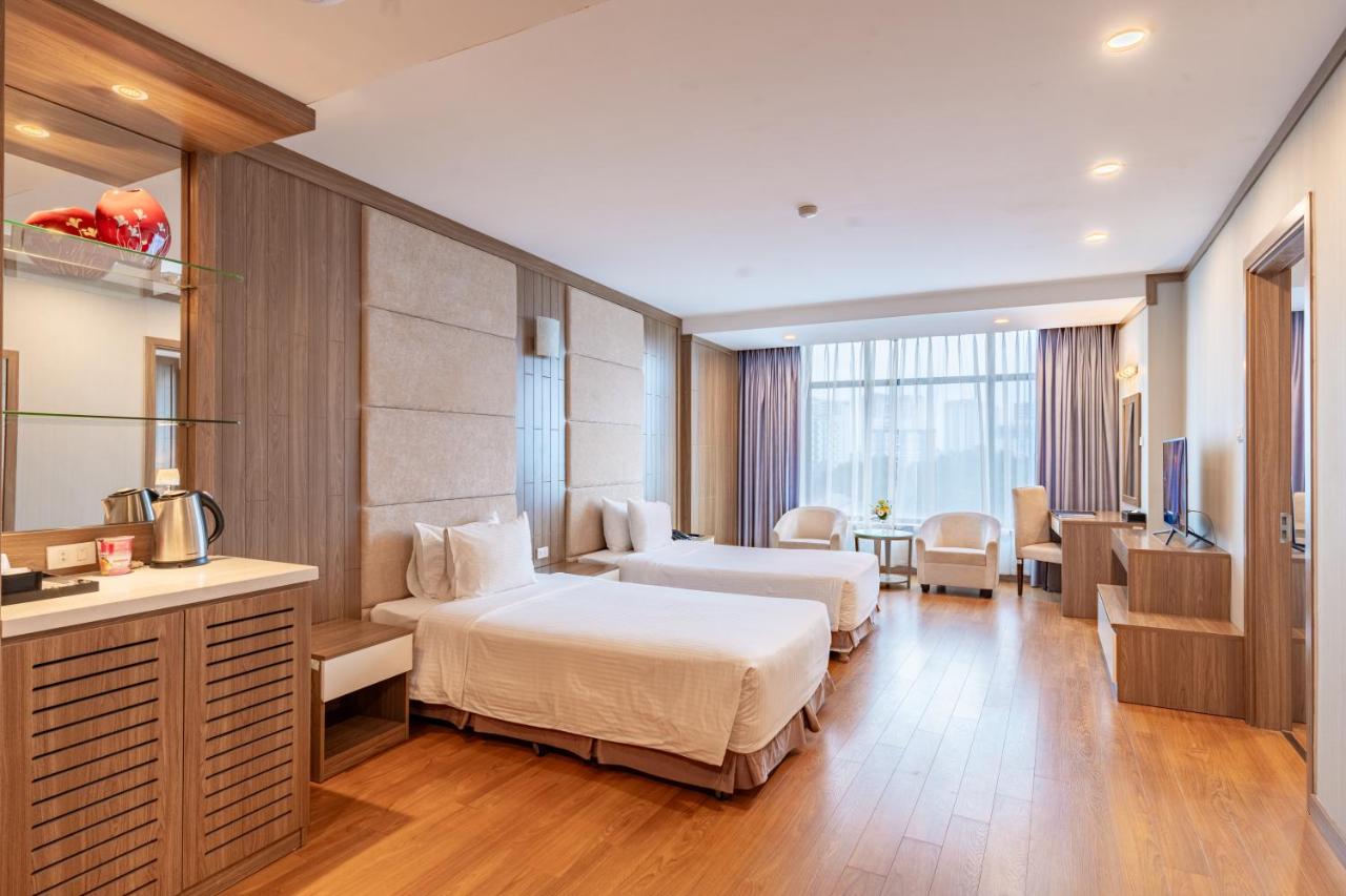 Giường trong phòng chung tại Muong Thanh Grand Hanoi Hotel